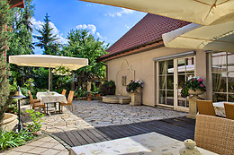 Villa Estera - Hotel & Restauracja