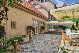 Villa Estera - Hotel & Restauracja