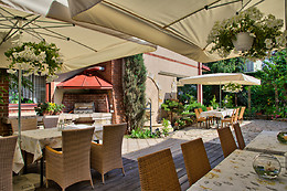Villa Estera - Hotel & Restauracja