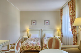 Villa Estera - Hotel & Restauracja