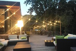Utopia Hotel Mons