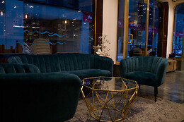 YOMO EUREKA HOTEL