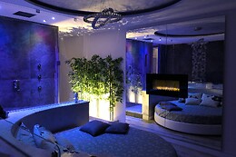 Luxury Spa Suite