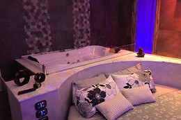 Luxury Spa Suite