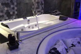 Luxury Spa Suite