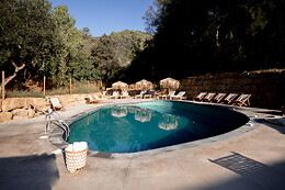 CAN BORA LODGES
