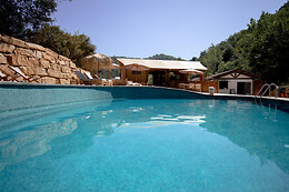 CAN BORA LODGES
