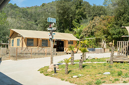 CAN BORA LODGES
