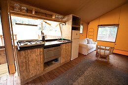 CAN BORA LODGES