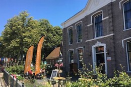 Bij Moeders in De Kosterij
