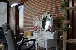 LLARELA NAILS CENTER