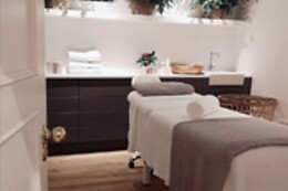 JULIA'S BEAUTY NAILS CENTER