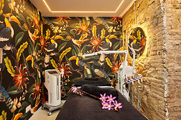 DONE IN SECRET ESTETICA