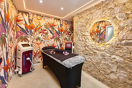 DONE IN SECRET ESTETICA