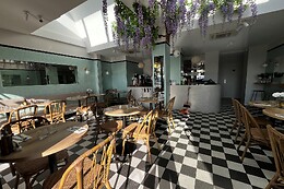 Tartine Restaurant
