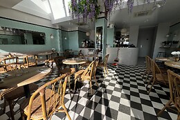 Tartine Restaurant