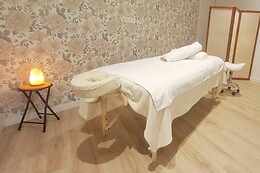 Elsa Webb Massage