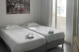 Bike Suite & Lounge