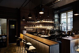 Vizio Wine Bar