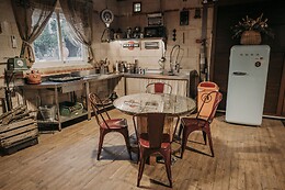 LA CASITA DE ALBINO & LARCADE