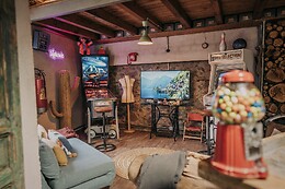LA CASITA DE ALBINO & LARCADE