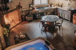 LA CASITA DE ALBINO & LARCADE