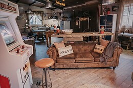 LA CASITA DE ALBINO & LARCADE