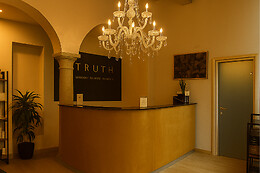 TRUTH – Luxury Beauty Institute