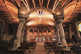 COLONIA GUELL Y CRIPTA GAUDÍ