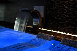 YO10 SPORT & SPA CLUB