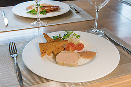 Logis Hôtel des Acacias - Restaurant L'Acacias Gourmand