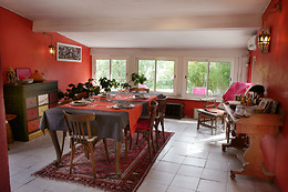 Le mas des pots rouges
