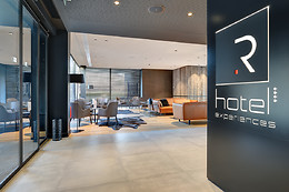 R hotel experiences