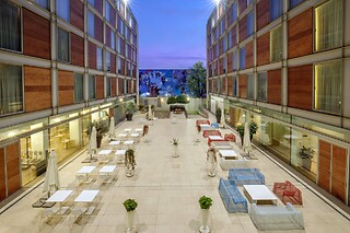 Soggiorno di due notti con colazioni presso DoubleTree by Hilton Milan nel cuore di Milano