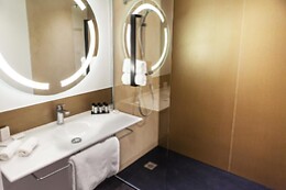 Kyriad Prestige Hôtel & SPA Amiens Poulainville