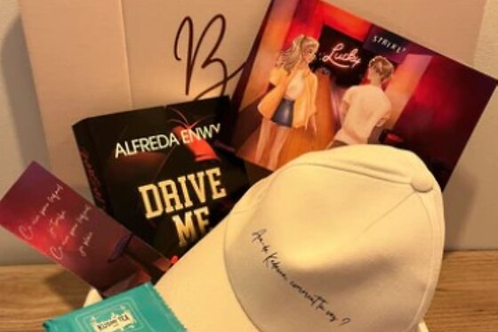 Sweets and Books - photo 2