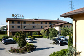 Soggiorno di una notte con colazione presso Hotel Del Parco in provincia di Pavia