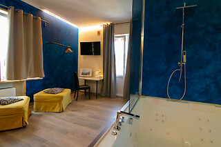 Soggiorno relax di due notti con colazione in Suite presso Boutique Relais Villa Sofia in provincia di Siena