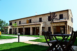 Un soggiorno per due al Residence Casale Torrenova al Conero a Potenza Picena in provincia di Macerata