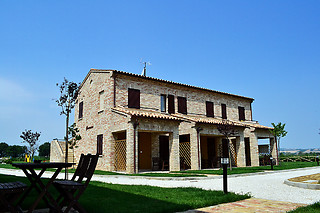 Un soggiorno per due al Residence Casale Torrenova al Conero a Potenza Picena in provincia di Macerata
