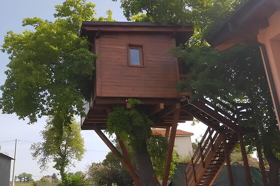 Soggiorno insolito di una notte nella casa sull'albero presso Domus Quarticelli in provincia di Chieti