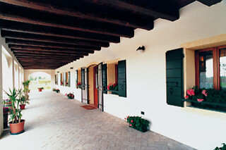 Soggiorno di una notte con visita alla cantina (2h) e degustazione enogastronomica in un agriturismo nel trevigiano