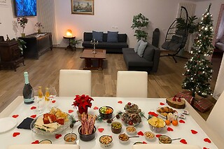 Soggiorno di una notte in suite con colazione e accesso alla Jacuzzi presso Villa Alexander in provincia di Rimini