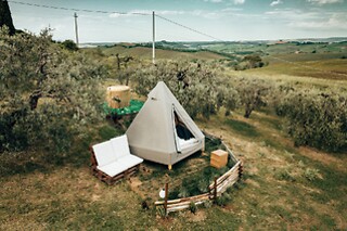 Soggiorno di una notte in Tipì al Glamping La Lodola in provincia di Livorno
