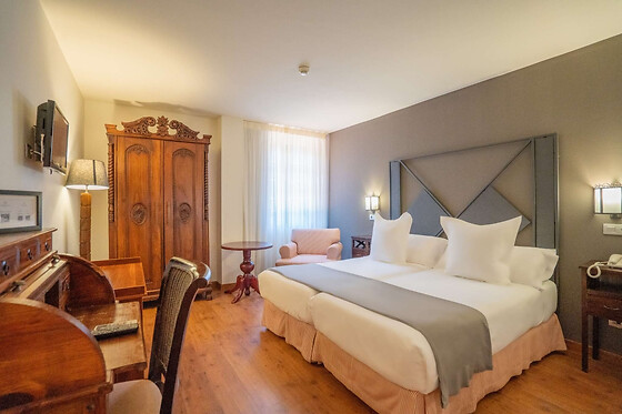 HOTEL TORRES DE SOMO - photo 2