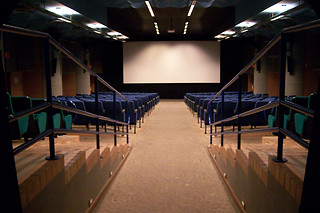 Ingresso al cinema con bibita e popcorn al Nuovo Cinema Nosadella a Bologna