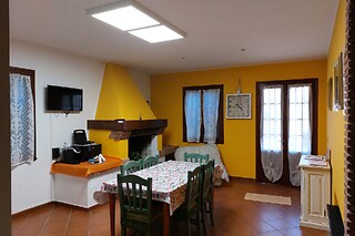 Soggiorno in famiglia di una notte con prima colazione presso il Residence Tenuta Gambalonga a Cavalcaressa sui Colli Euganei