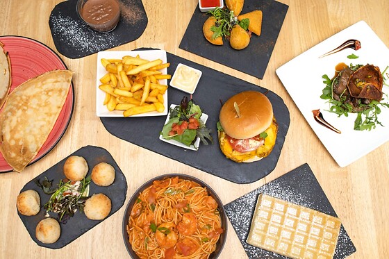 L'Ananas Bar & Restaurant - photo 5