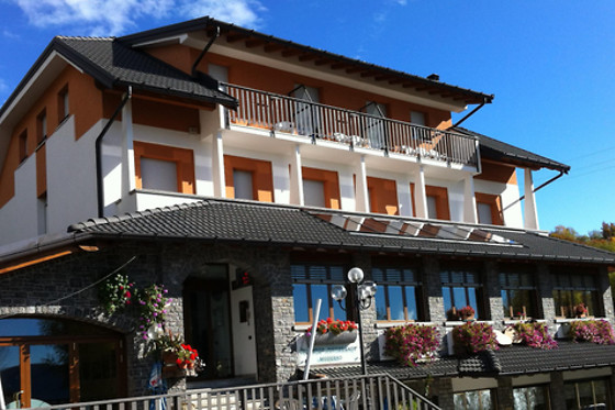 Soggiorno di una notte con cena all'Hotel Ristorante Moderno in provincia di Bergamo