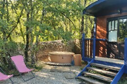 Les Roulottes et Cabanes de Saint-Cerice